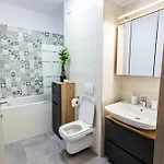 Maieru's Xcity Tower 2 公寓